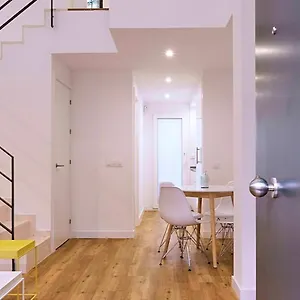 https://precioso-duplex-con-patio-junto-a-la-catedral.hotelsincadiz.net